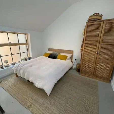 Ideal Getaway - 3 Bed Harbourside Holiday home Bristol