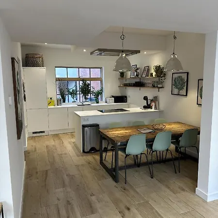 Ideal Getaway - 3 Bed Harbourside Bristol