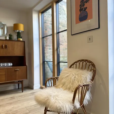 Ideal Getaway - 3 Bed Harbourside Holiday home Bristol