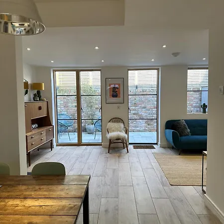 Ideal Getaway - 3 Bed Harbourside *