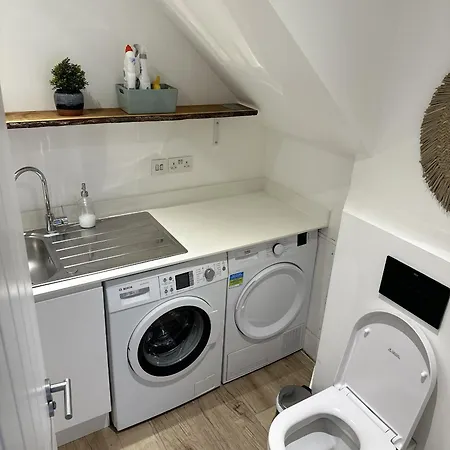 Ideal Getaway - 3 Bed Harbourside