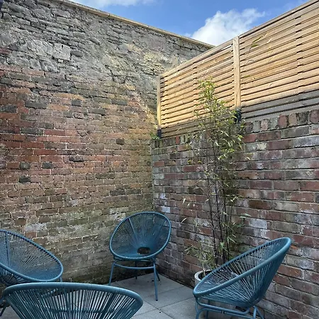 Ideal Getaway - 3 Bed Harbourside Holiday home Bristol